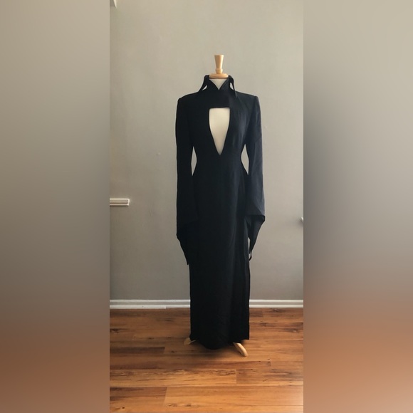 Rare Designer Lloyd Klein long black-crêpe gown. - Picture 3 of 10